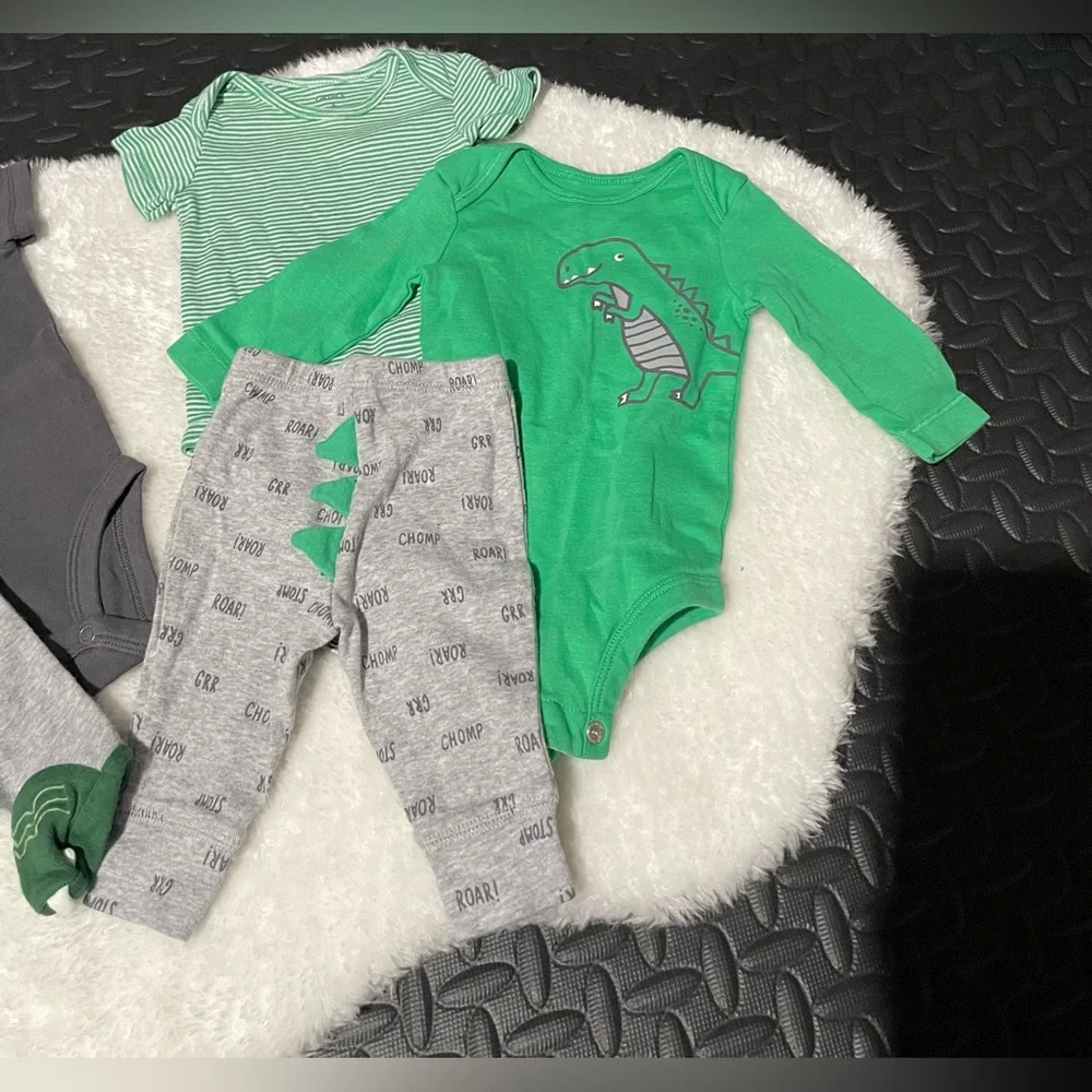Carter’s baby dinosaur pants and‎ onesie bundle size 3 month